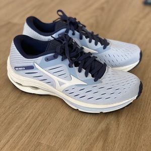 Mizuno wave rider 24